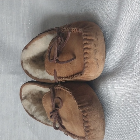 Ugg Shearling slip-on moccasins slippers Size 8 - Picture 4 of 4
